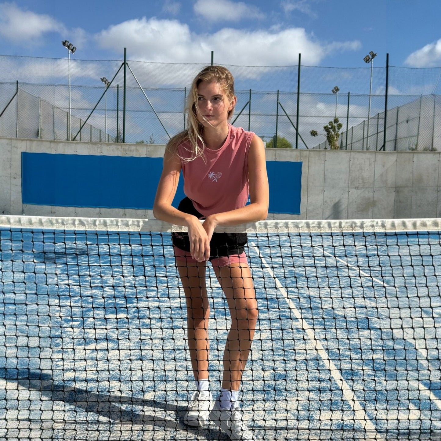 PERFORMANCE WOMEN'S COURT TANK - DUSKY PINK